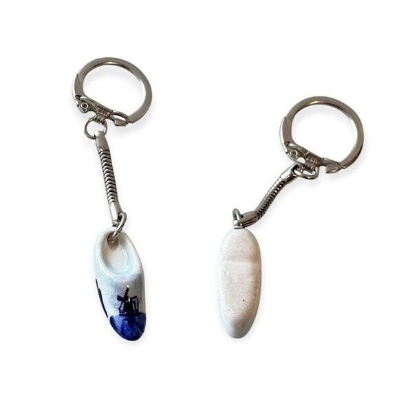 Vintage 90s, A Pair of Delft Miniature Blue Dutch Clog, & a clog key chain. - Picture 2 of 16